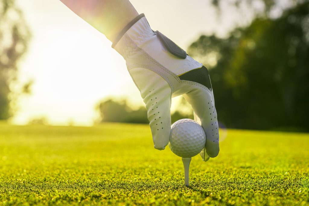 Tips to avoid injury when playing golf