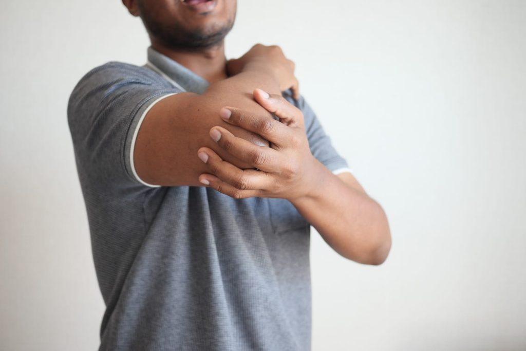 Osteopathy treatment for golfers with golfers elbow injury