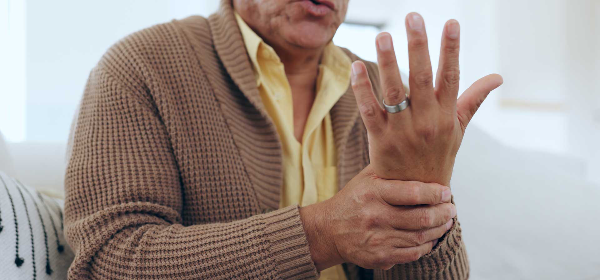What causes arthritis
